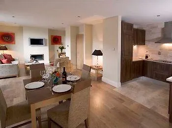 Premier Dublin, Leeson Street